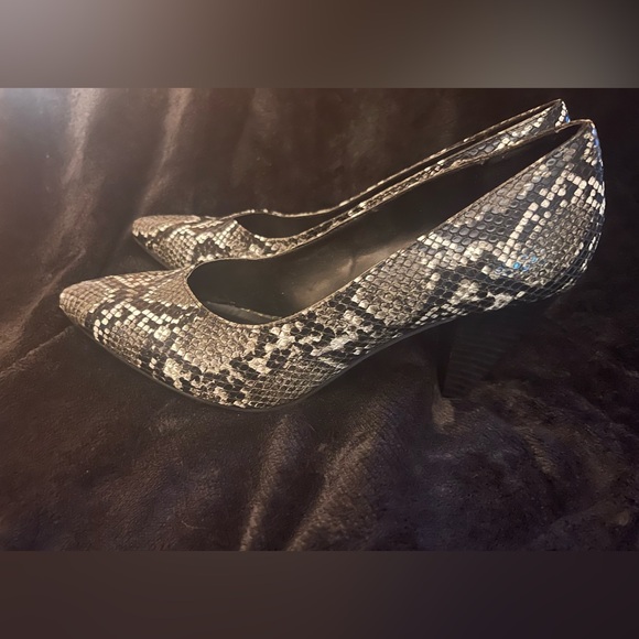Snake print heels - Picture 4 of 5